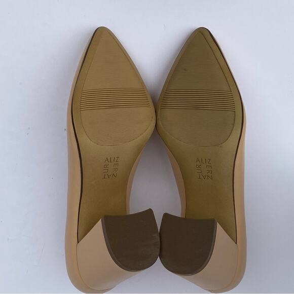 Naturalizer 7.5 Heels Wide Pumps 7.5W Nude Classic Leather Neutral Minimalist - Picture 10 of 11